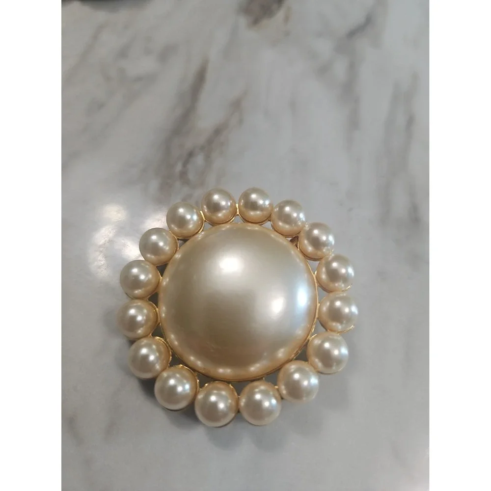 Vintage 1990's KJL KENNETH LANE faux PEARL gold Flower enhancer Pendant BROOCH